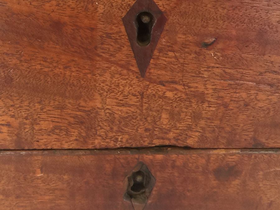 Antique Footed Box [Photo 2]