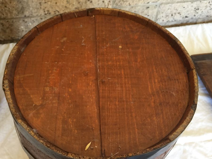 Pair Of Vintage Barrels [Photo 4]