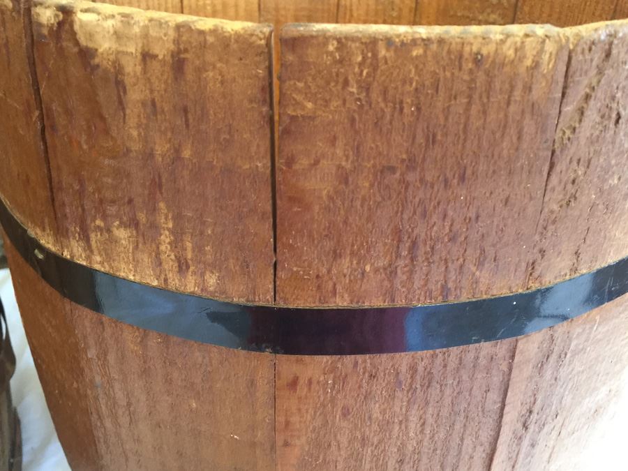 Pair Of Vintage Barrels [Photo 3]