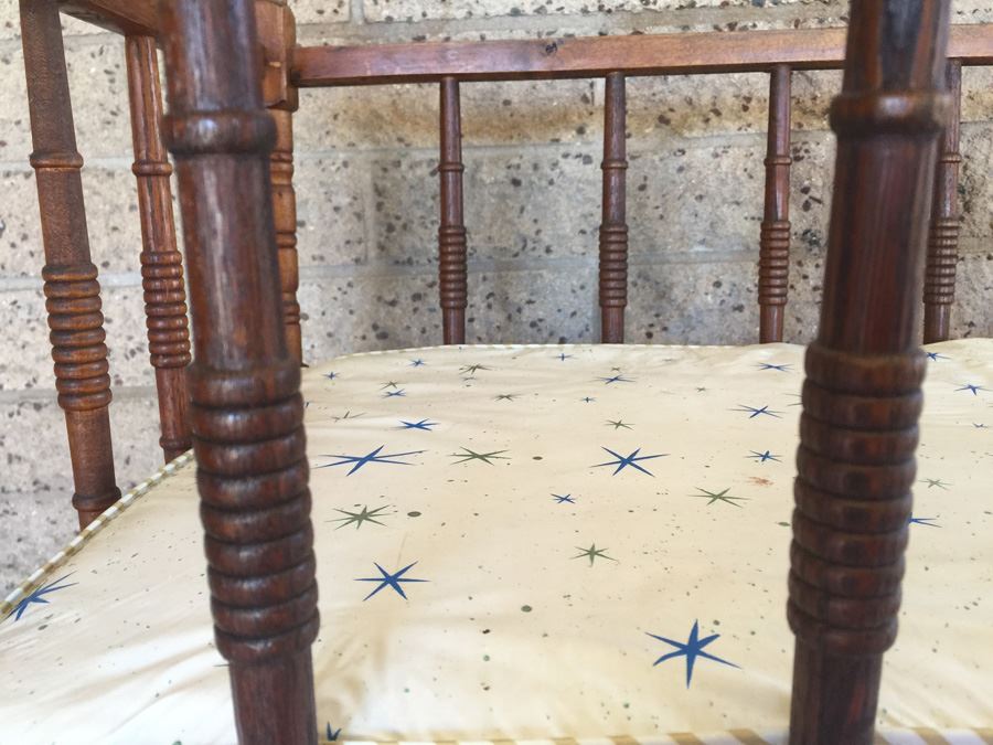 Vintage Rocking Crib With Mattress In Excellent Condition [Photo 7]