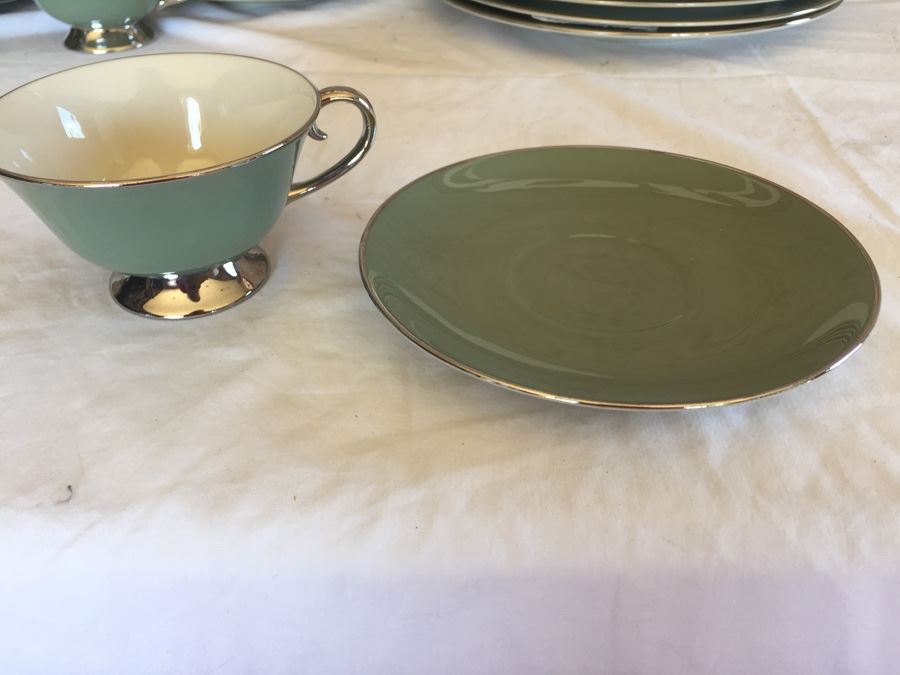 Flintridge China Made In California Platinum Pattern China Set [Photo 9]