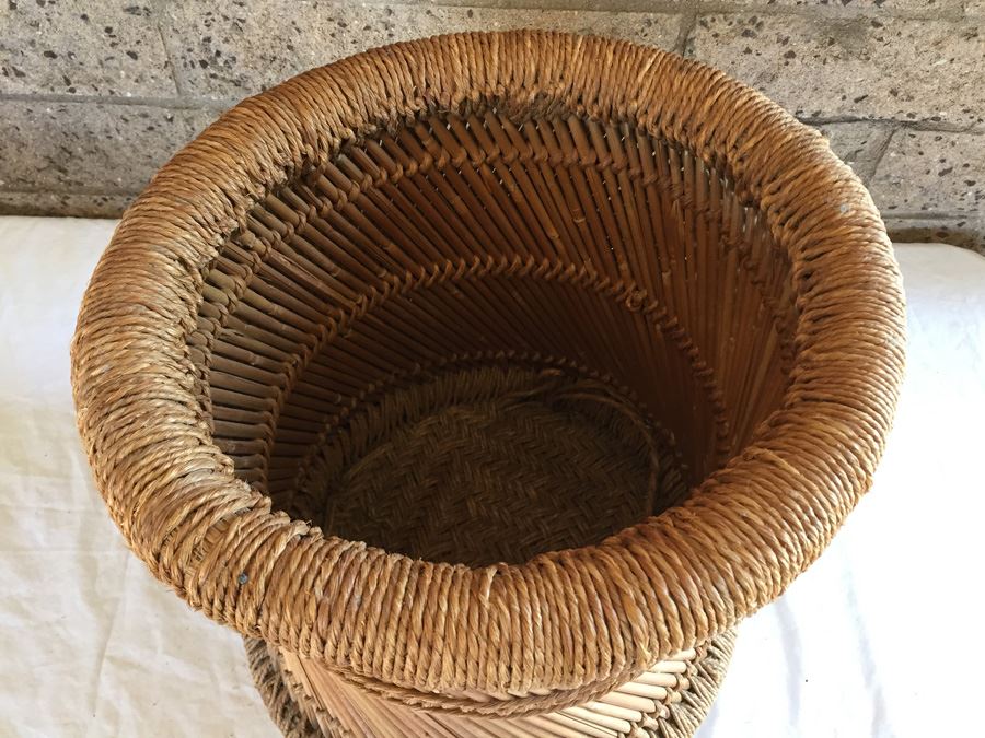 Vintage Bamboo And Woven Rope Round Table [Photo 7]