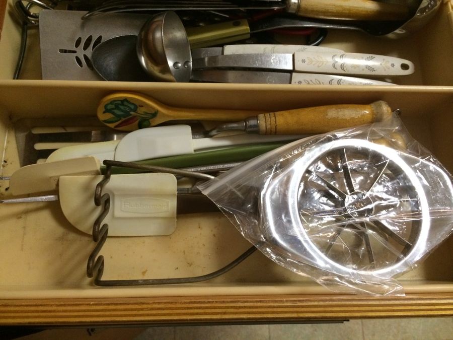 Lot of Kitchen Utensils [Photo 3]