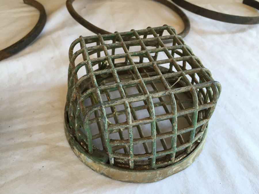 Frog And Pot Holder Garden Lot [Photo 3]