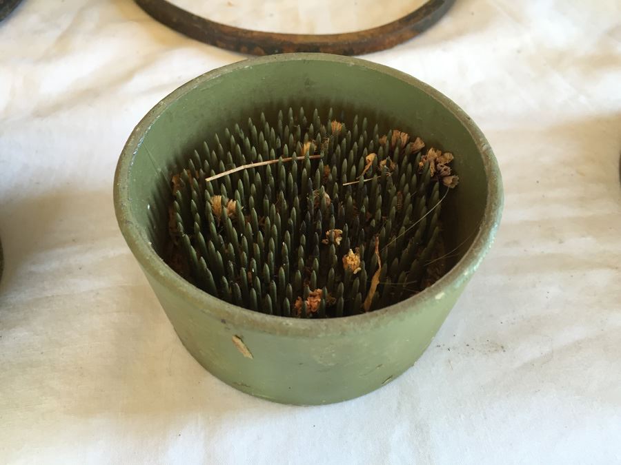 Frog And Pot Holder Garden Lot [Photo 6]