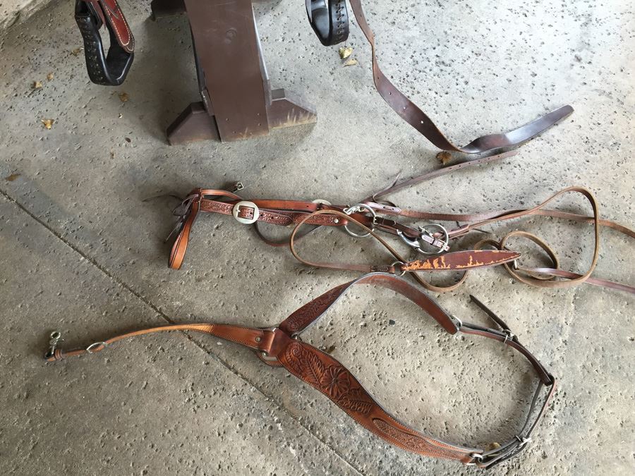 Chas. (Charles) P. Shipley Kansas City, MO Tooled Leather Saddle With Wooden Display Stand Estimate $500-$1,000 [Photo 27]