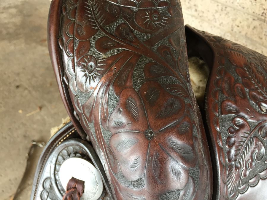 Chas. (Charles) P. Shipley Kansas City, MO Tooled Leather Saddle With Wooden Display Stand Estimate $500-$1,000 [Photo 5]