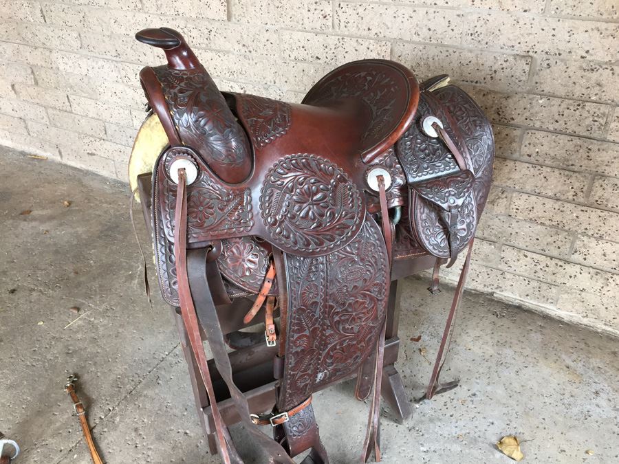 Chas. (Charles) P. Shipley Kansas City, MO Tooled Leather Saddle With Wooden Display Stand Estimate $500-$1,000 [Photo 4]