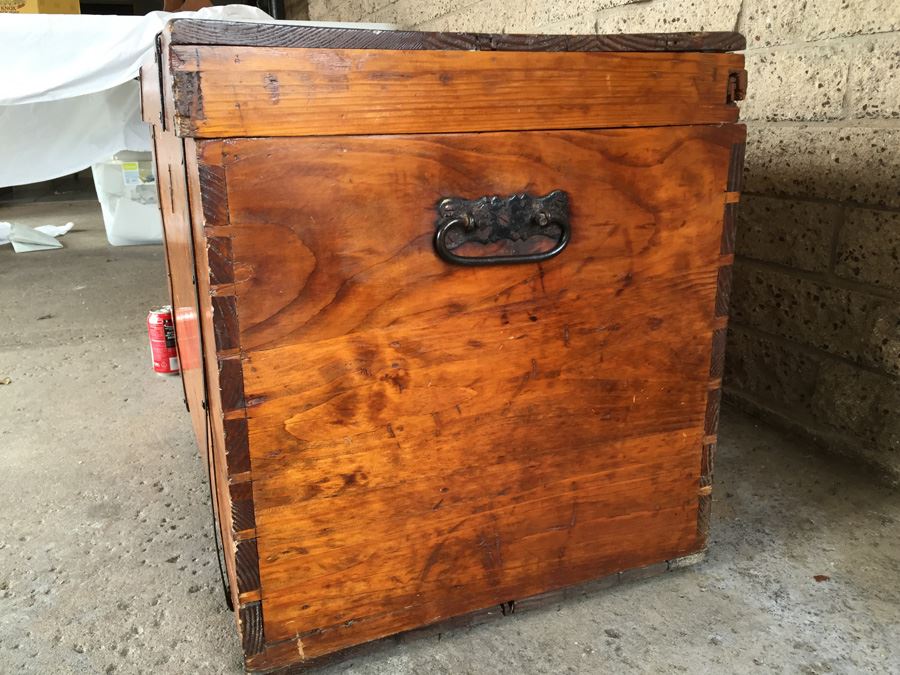Early American Pine Blanket Chest With Original Hardware And Strapping [Photo 10]