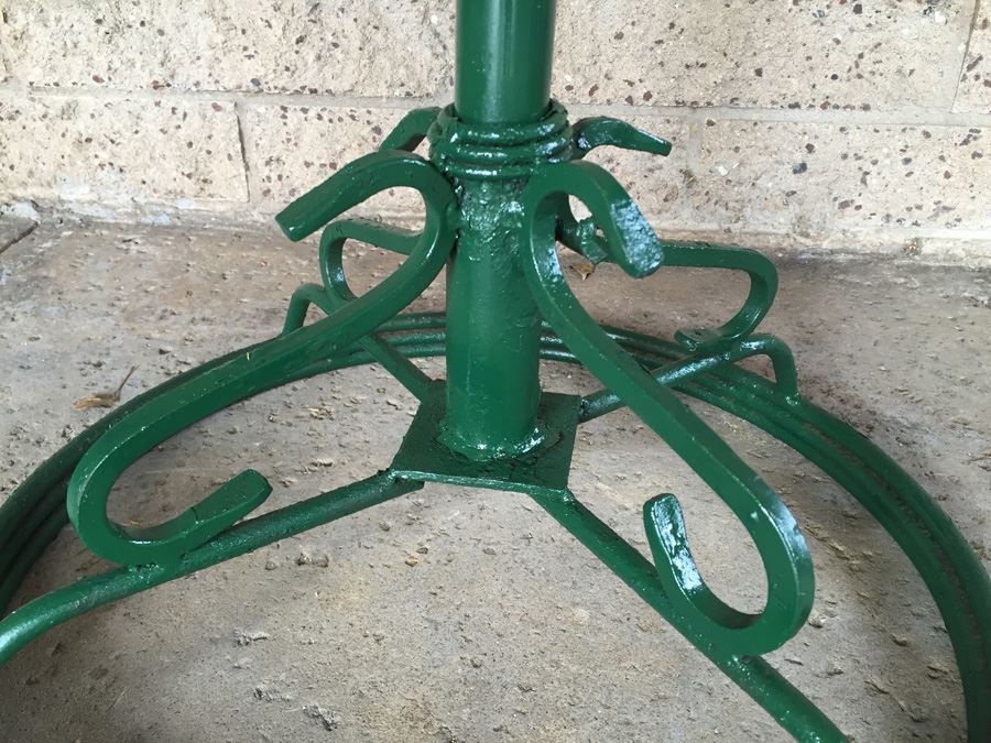 Green Wrought Iron Stand Great For Fern Stand In Garden [Photo 6]