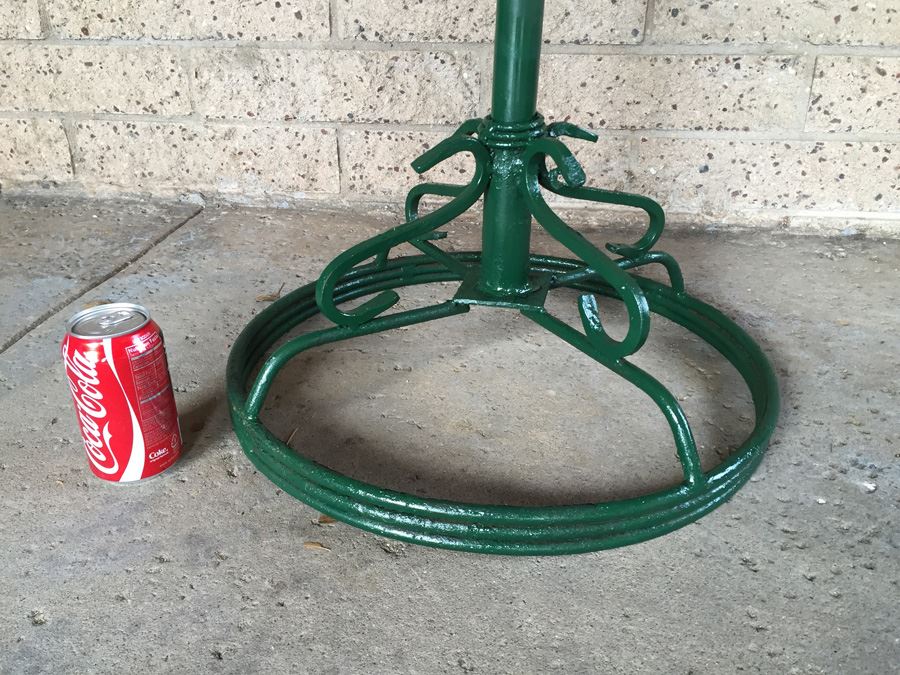 Green Wrought Iron Stand Great For Fern Stand In Garden [Photo 3]