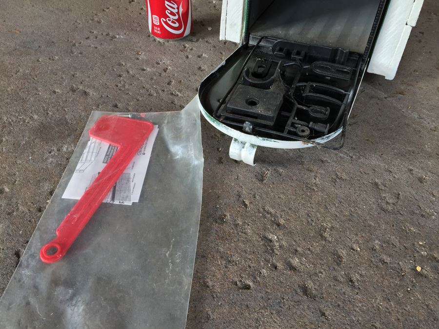 Custom Wooden Mailbox [Photo 5]