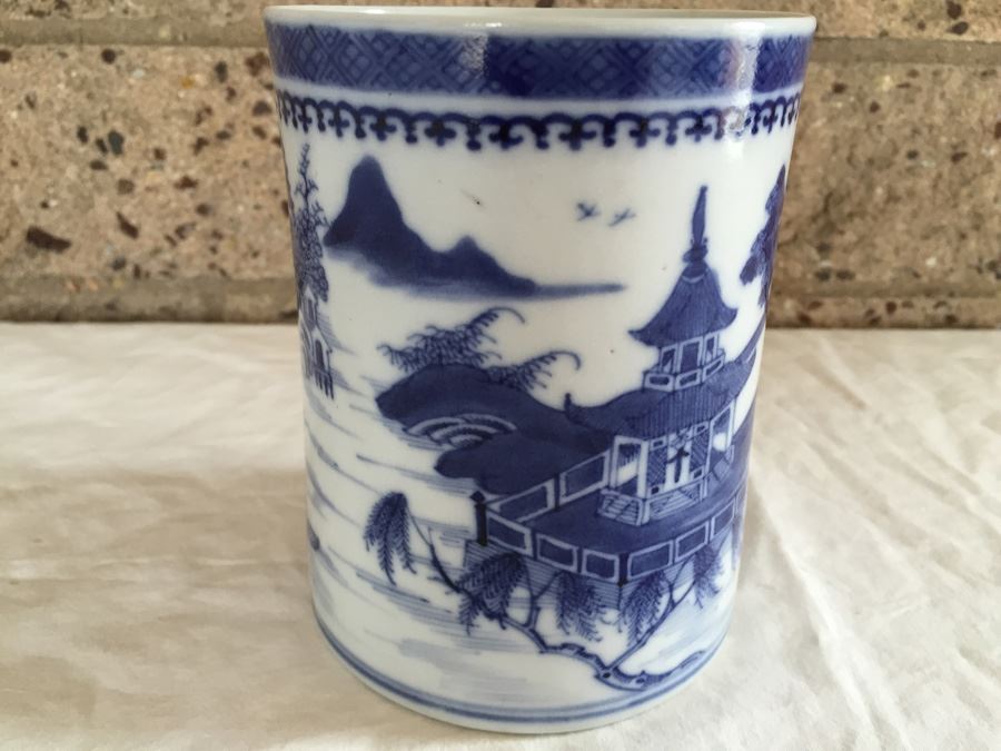 Detailed Antique Chinese Blue And White Cylindrical Mug 5 Inches High c. 1800 [Photo 3]