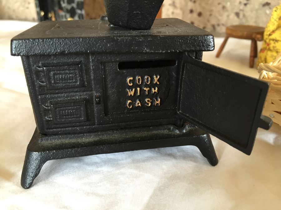 Huge Collection Of Miniature Doll House Furniture Over 100 Pieces [Photo 33]