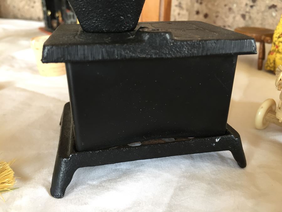 Huge Collection Of Miniature Doll House Furniture Over 100 Pieces [Photo 34]