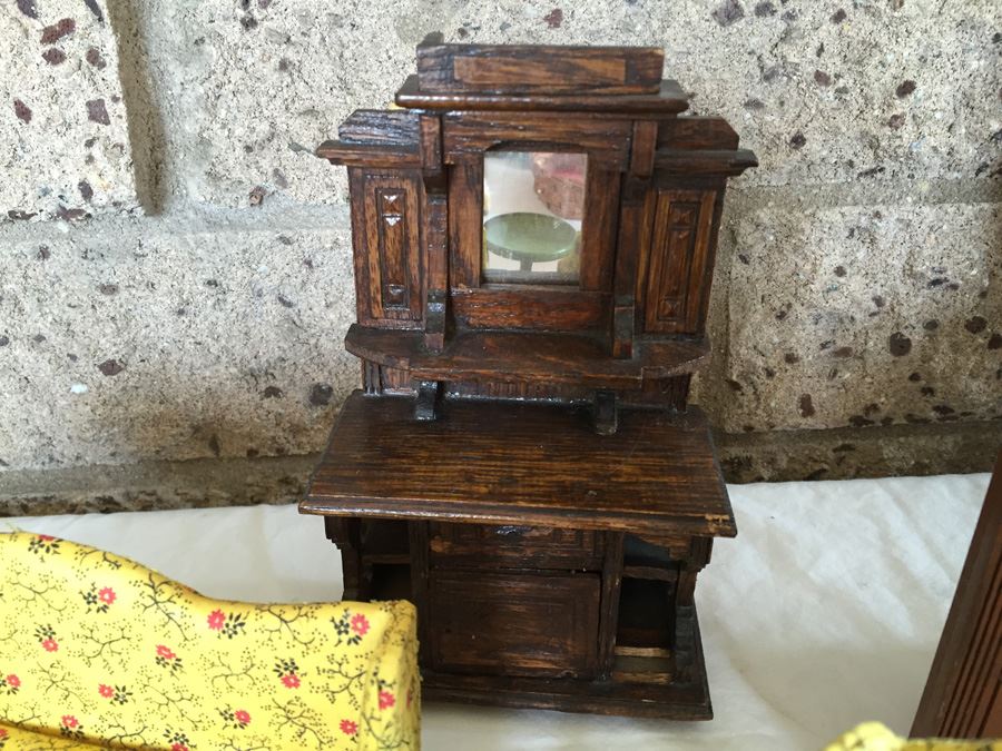 Huge Collection Of Miniature Doll House Furniture Over 100 Pieces [Photo 41]