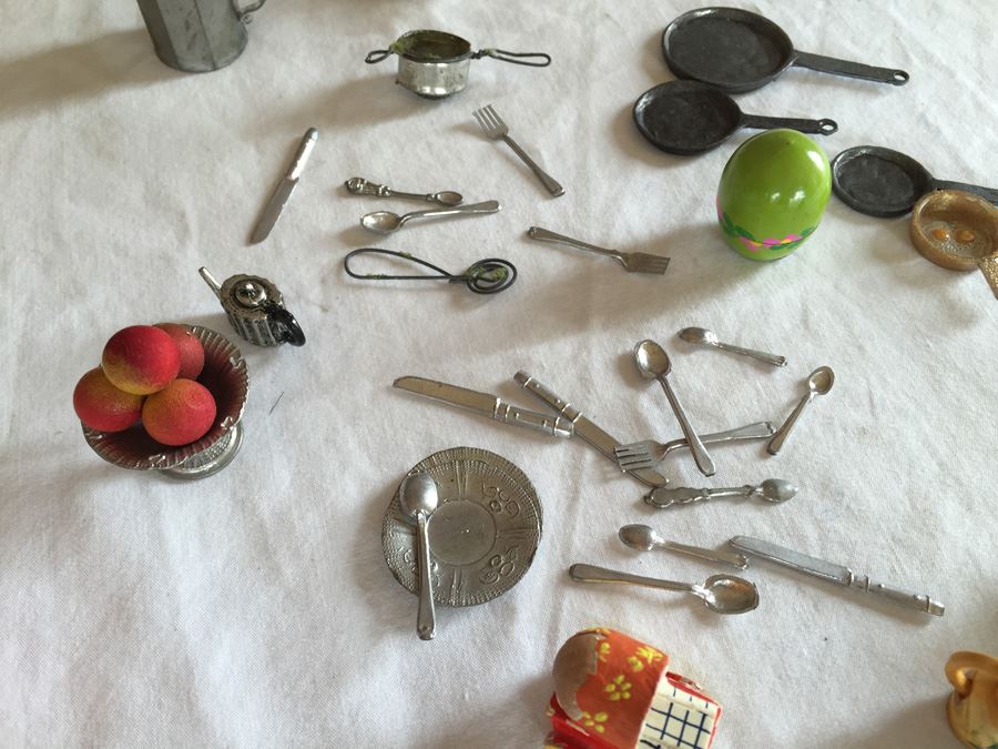 Huge Collection Of Miniature Doll House Furniture Over 100 Pieces [Photo 77]