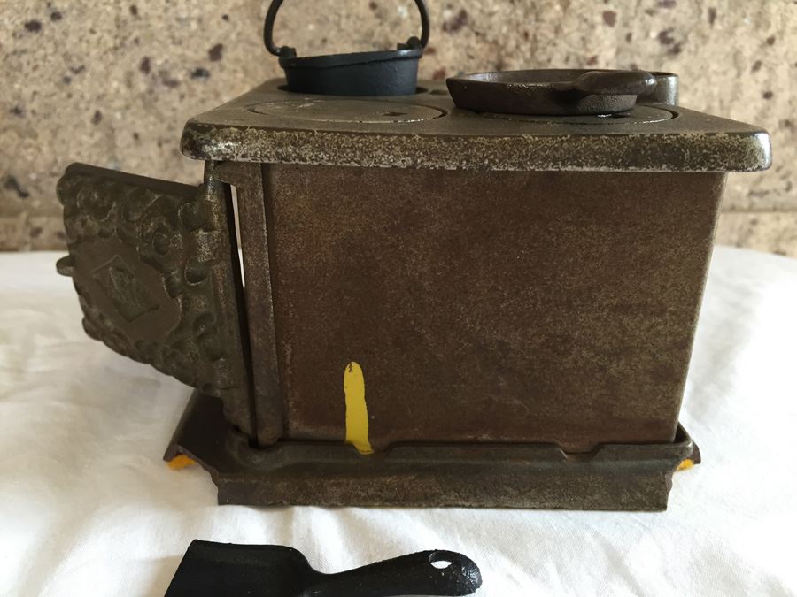 Huge Collection Of Miniature Doll House Furniture Over 100 Pieces [Photo 53]