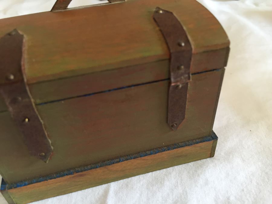 Huge Collection Of Miniature Doll House Furniture Over 100 Pieces [Photo 17]