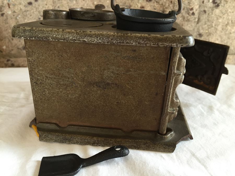 Huge Collection Of Miniature Doll House Furniture Over 100 Pieces [Photo 55]