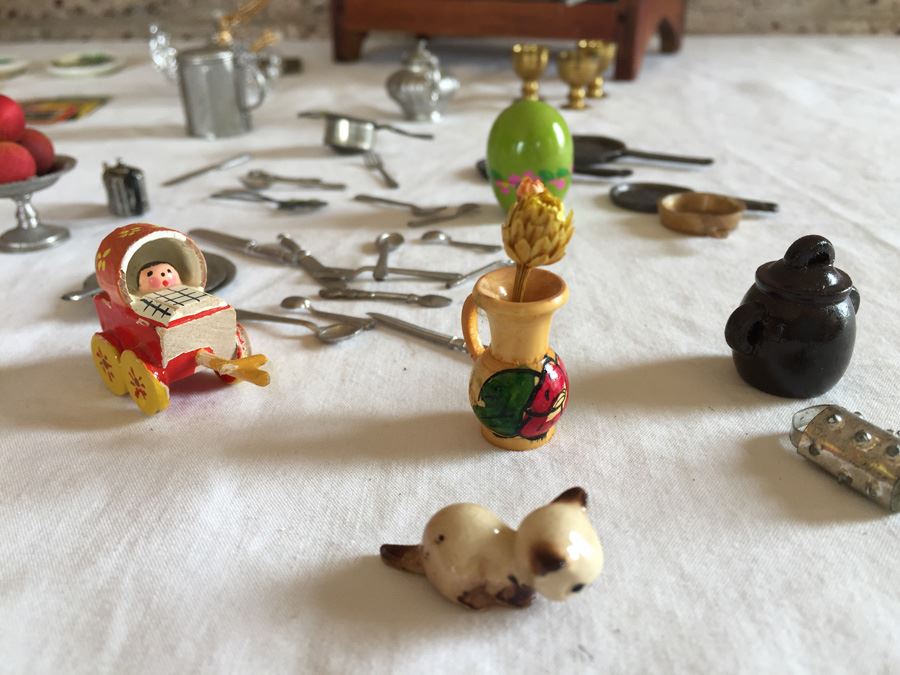 Huge Collection Of Miniature Doll House Furniture Over 100 Pieces [Photo 78]