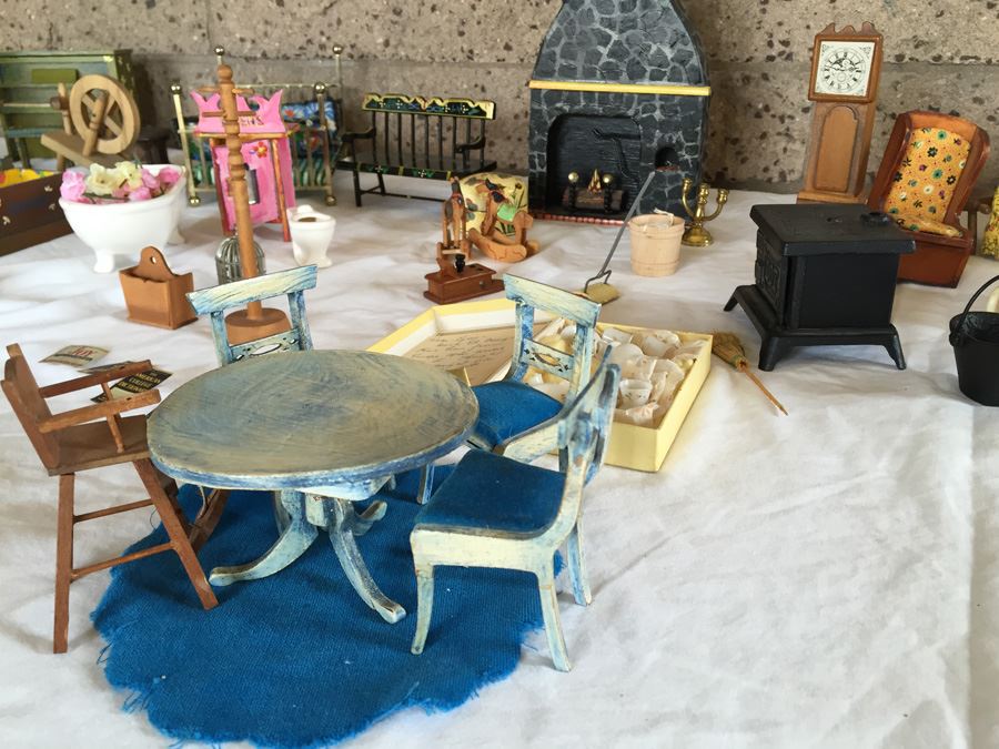 Huge Collection Of Miniature Doll House Furniture Over 100 Pieces [Photo 6]