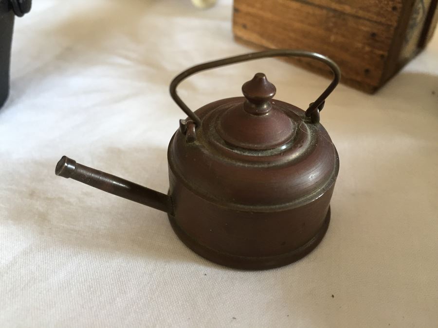 Huge Collection Of Miniature Doll House Furniture Over 100 Pieces [Photo 28]