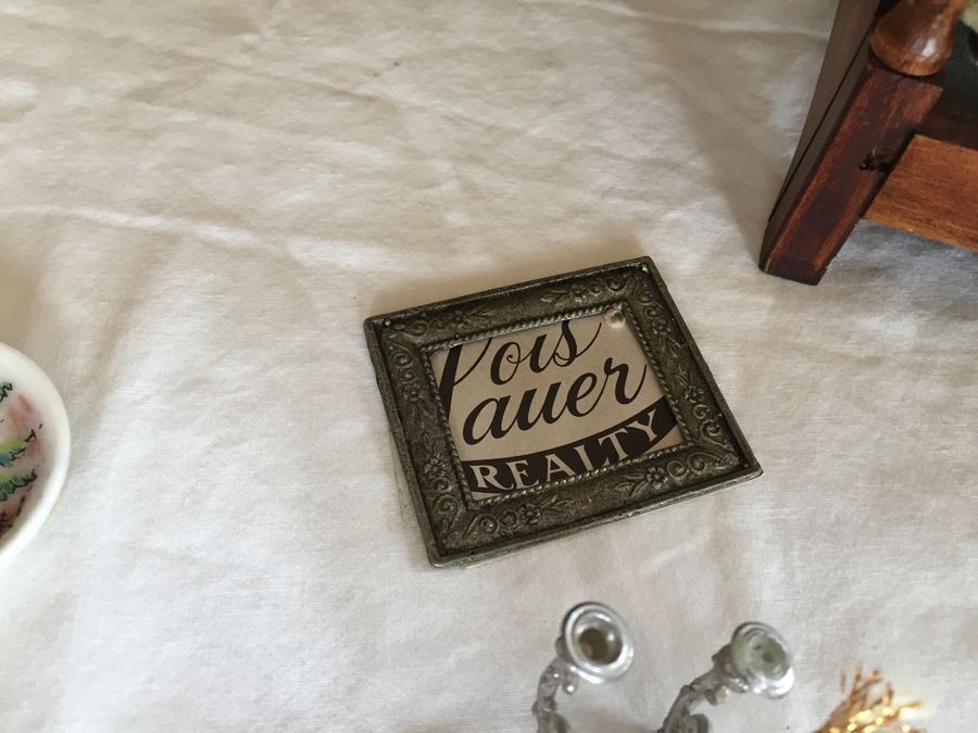 Huge Collection Of Miniature Doll House Furniture Over 100 Pieces [Photo 74]