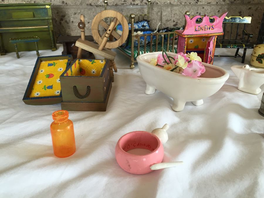 Huge Collection Of Miniature Doll House Furniture Over 100 Pieces [Photo 8]