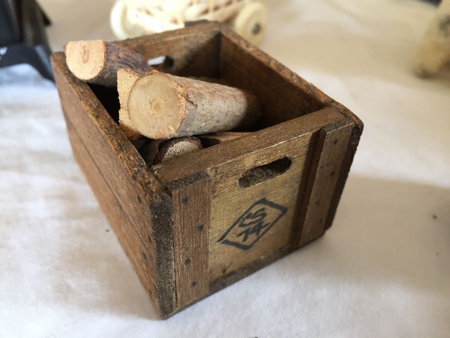 Huge Collection Of Miniature Doll House Furniture Over 100 Pieces [Photo 37]