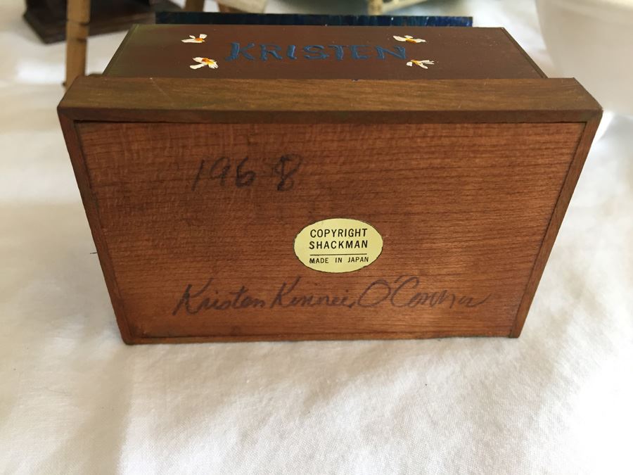 Huge Collection Of Miniature Doll House Furniture Over 100 Pieces [Photo 15]