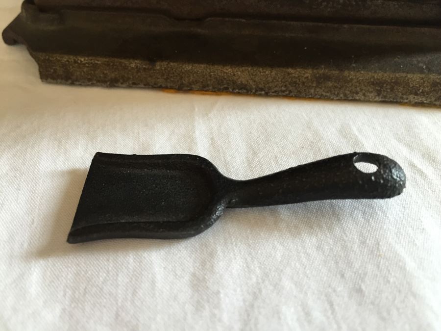 Huge Collection Of Miniature Doll House Furniture Over 100 Pieces [Photo 52]