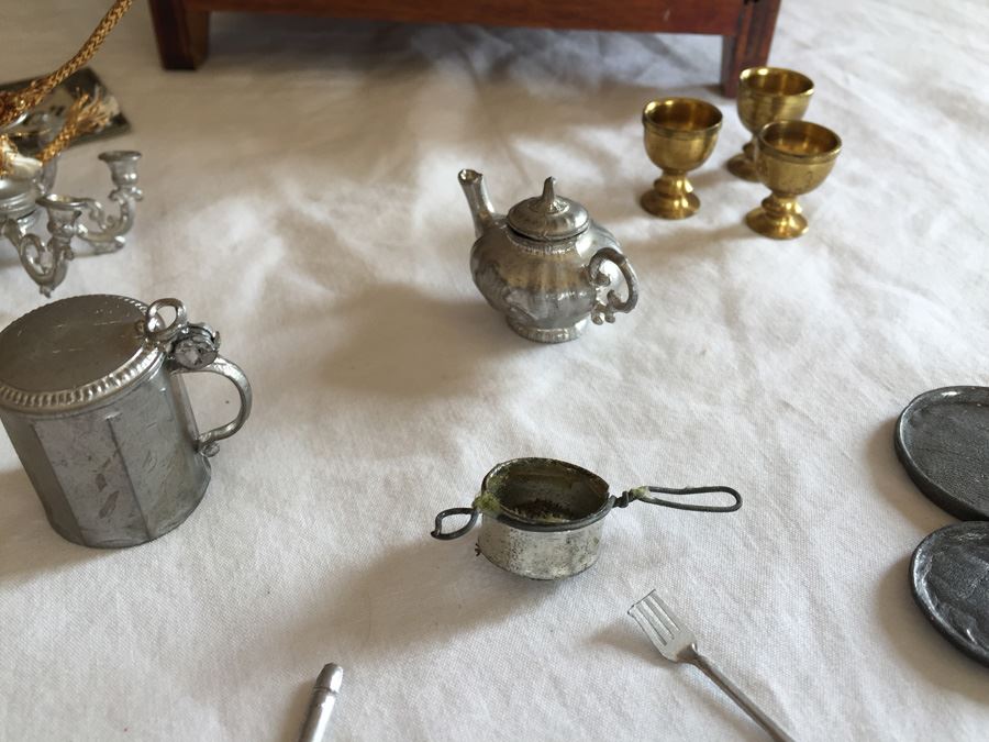 Huge Collection Of Miniature Doll House Furniture Over 100 Pieces [Photo 75]