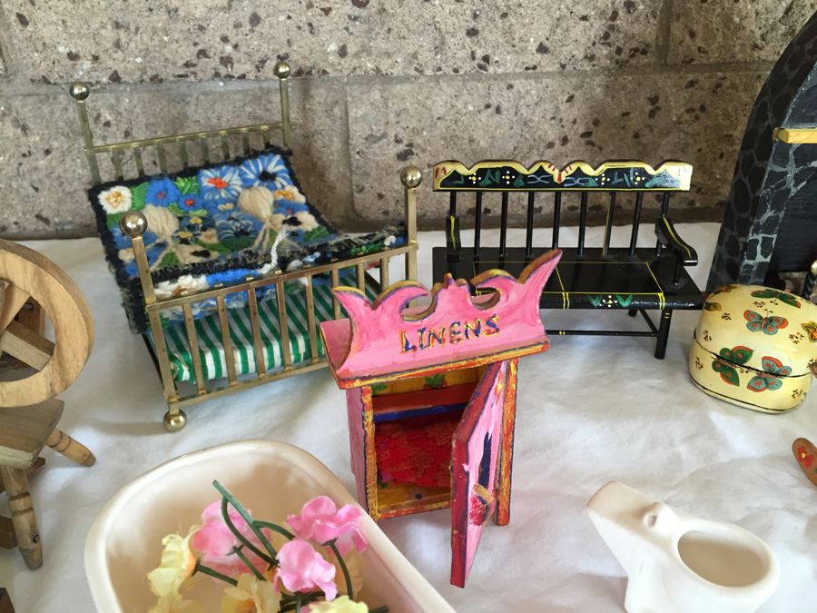 Huge Collection Of Miniature Doll House Furniture Over 100 Pieces [Photo 9]