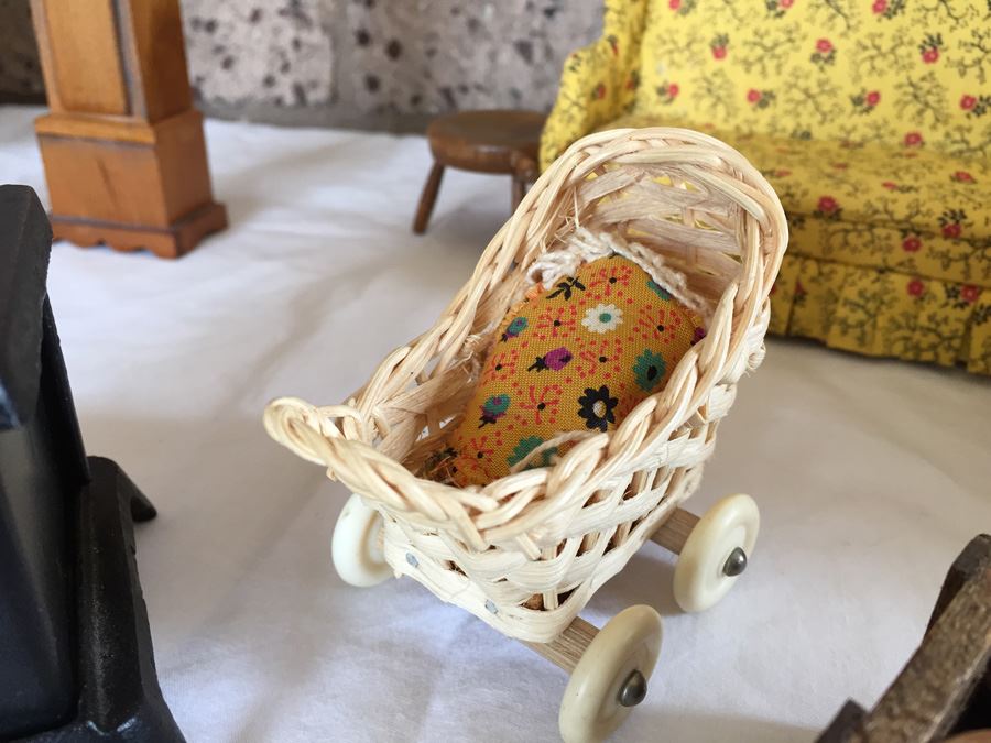 Huge Collection Of Miniature Doll House Furniture Over 100 Pieces [Photo 35]