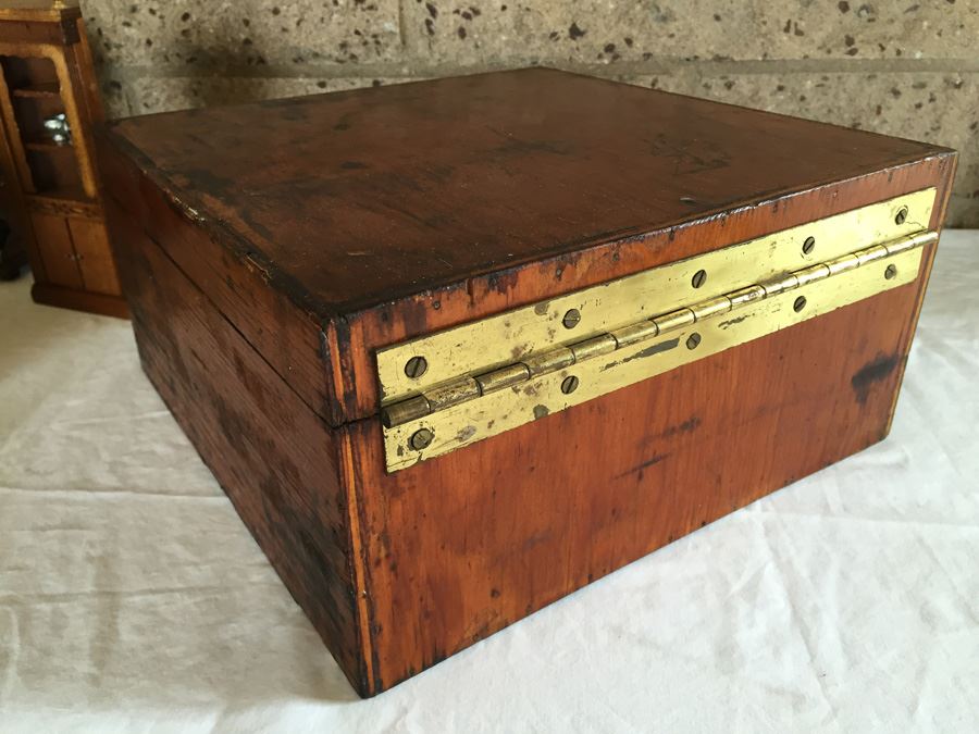 Huge Collection Of Miniature Doll House Furniture Over 100 Pieces [Photo 48]