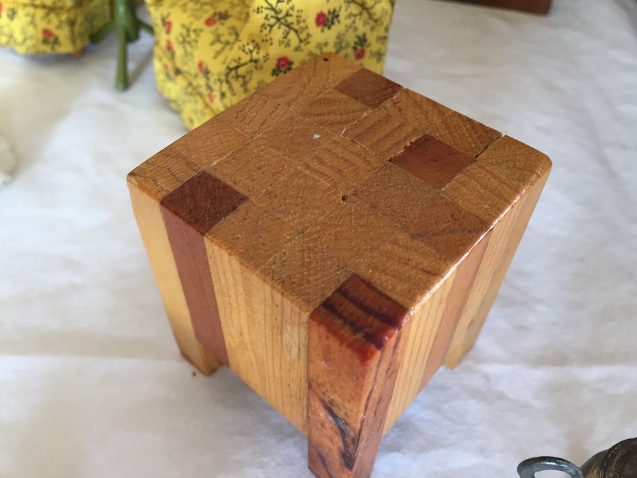 Huge Collection Of Miniature Doll House Furniture Over 100 Pieces [Photo 43]