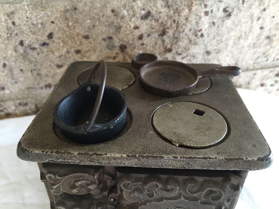 Huge Collection Of Miniature Doll House Furniture Over 100 Pieces [Photo 51]