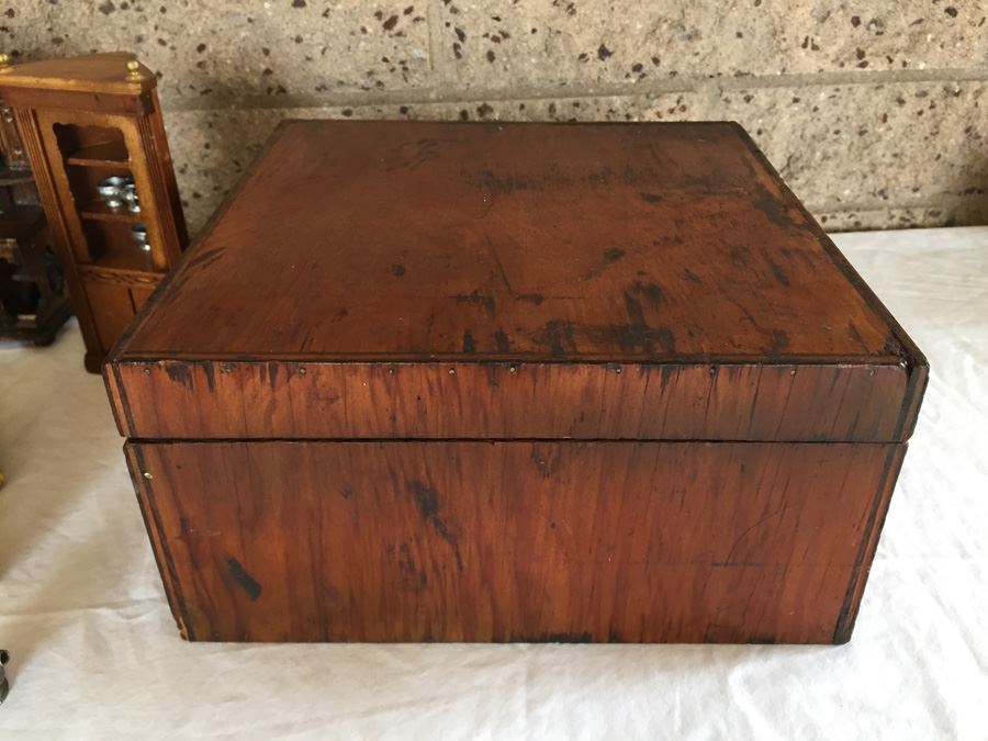 Huge Collection Of Miniature Doll House Furniture Over 100 Pieces [Photo 47]