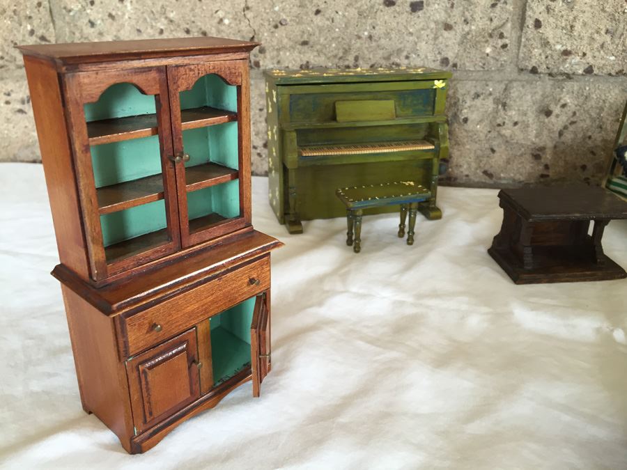 Huge Collection Of Miniature Doll House Furniture Over 100 Pieces [Photo 10]