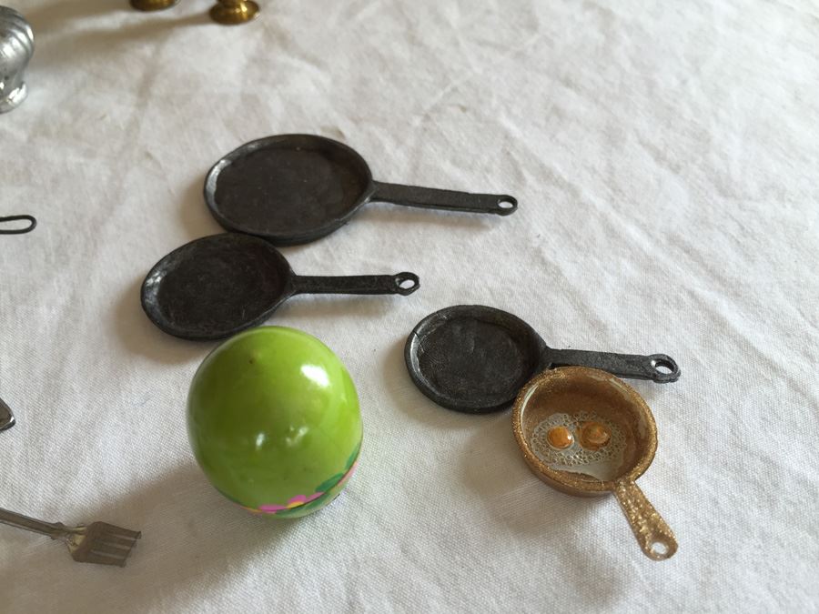 Huge Collection Of Miniature Doll House Furniture Over 100 Pieces [Photo 76]