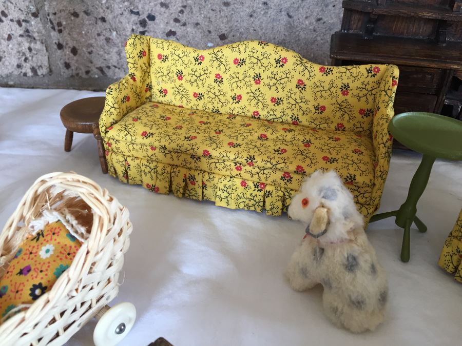 Huge Collection Of Miniature Doll House Furniture Over 100 Pieces [Photo 36]