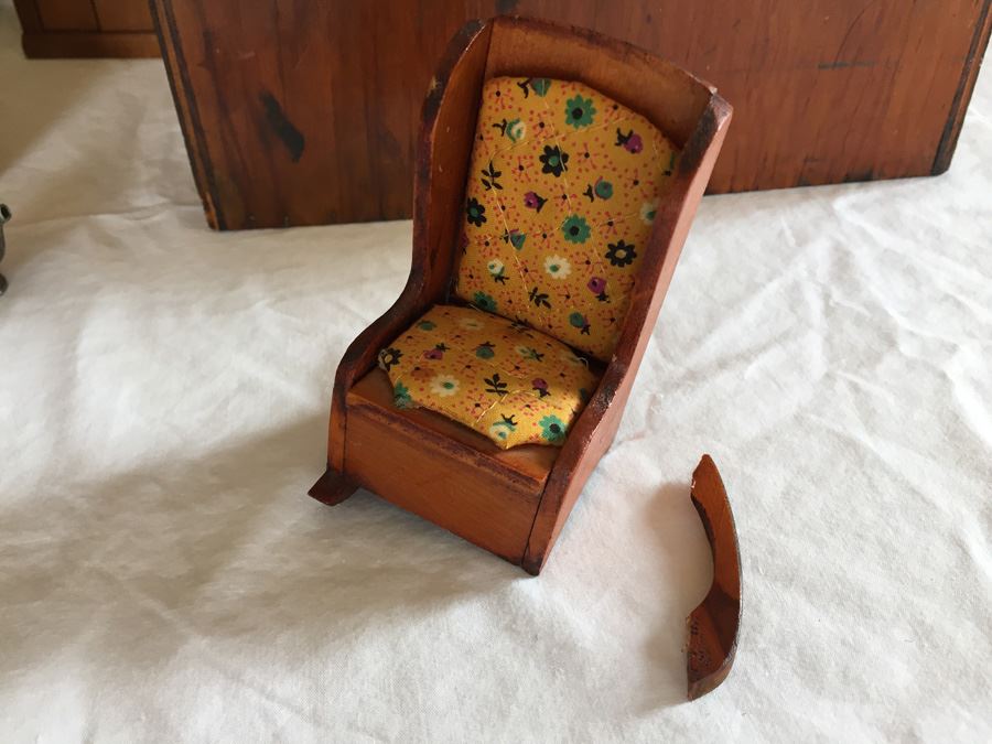 Huge Collection Of Miniature Doll House Furniture Over 100 Pieces [Photo 25]