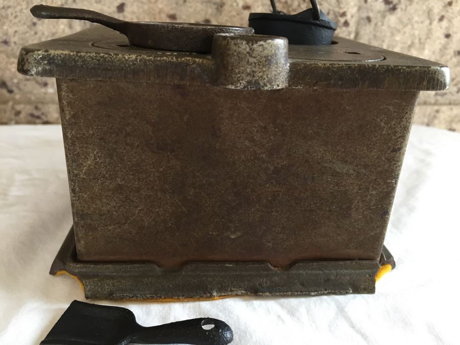 Huge Collection Of Miniature Doll House Furniture Over 100 Pieces [Photo 54]