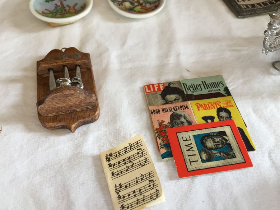 Huge Collection Of Miniature Doll House Furniture Over 100 Pieces [Photo 72]