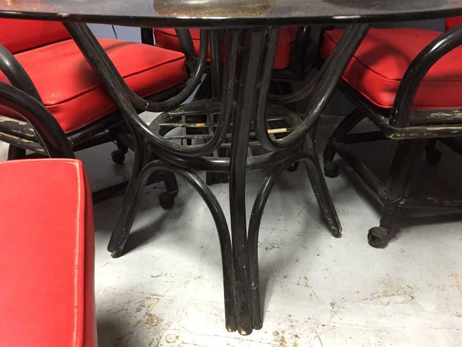 Rattan Table And Four Chairs Outdoor Patio Set [Photo 3]