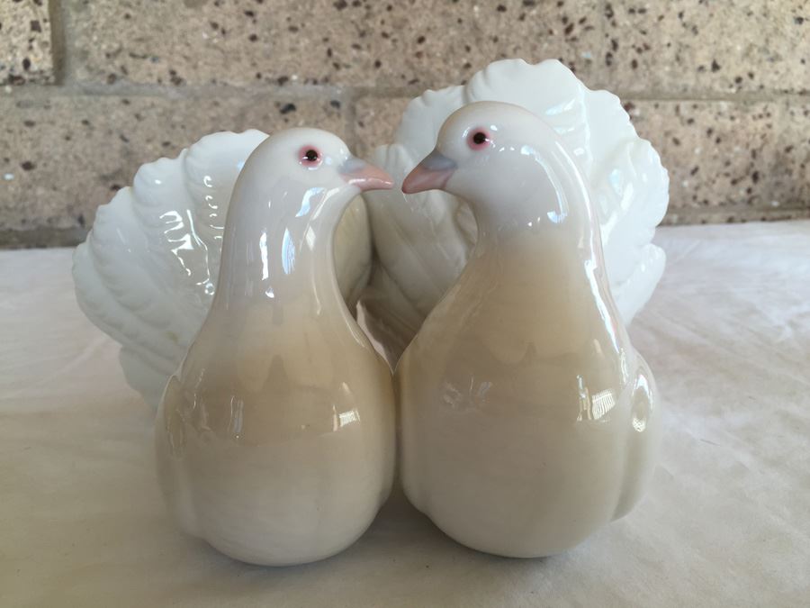 Lladro Kissing Doves [Photo 1]