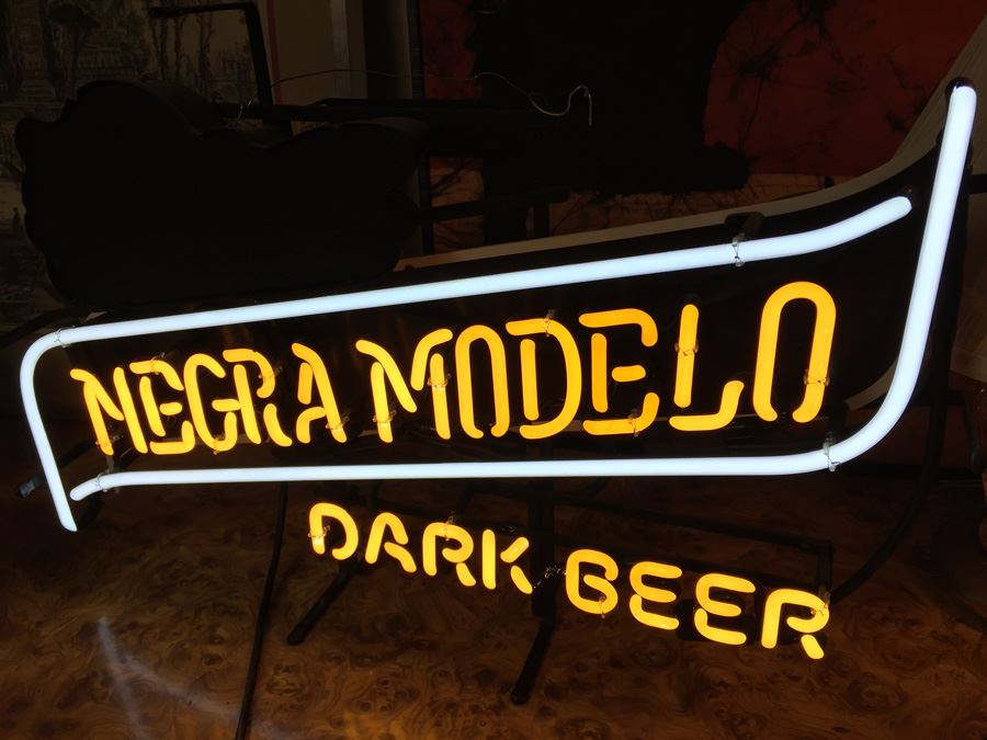 Negra Modelo Dark Beer Neon Sign [Photo 4]