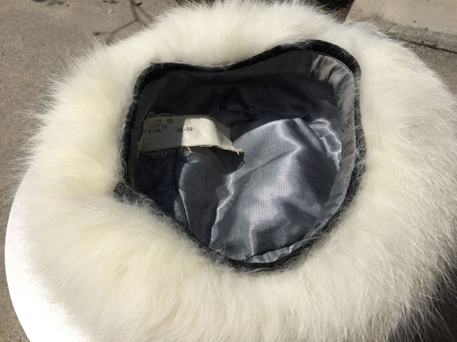 JUST ADDED - Russian White Mink Hat In Box [Photo 2]