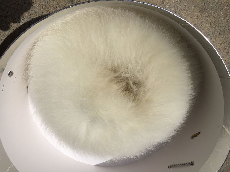 JUST ADDED - Russian White Mink Hat In Box [Photo 5]